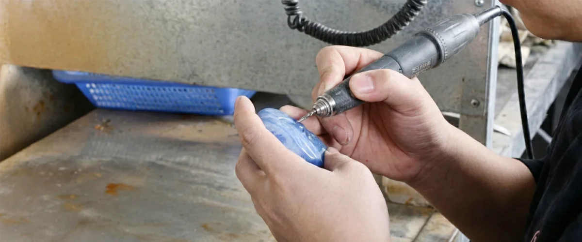 Hand Carving: The Difference Between Master Craftsmen and Apprentices 1 Hand Carving