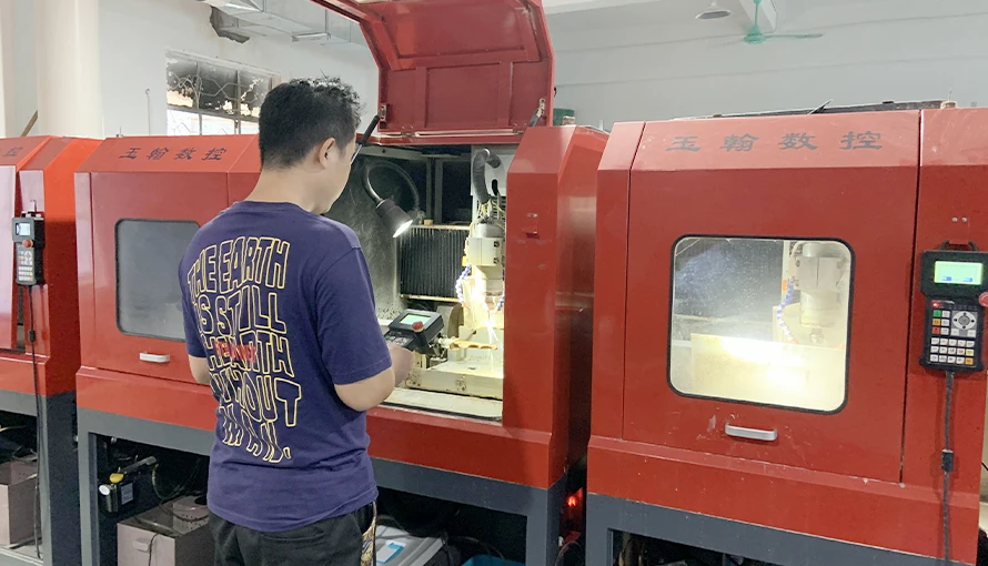 JADE MAGO FACTORY PHOTO